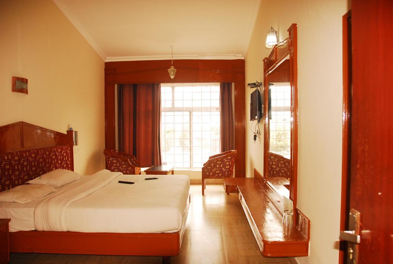 Hotel Sapphire Garden View Утакаманд Экстерьер фото