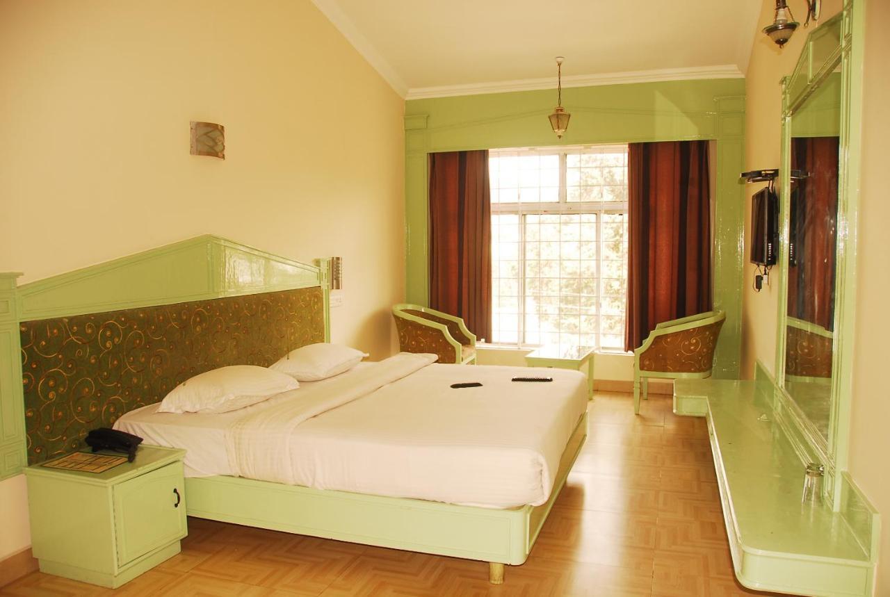 Hotel Sapphire Garden View Утакаманд Экстерьер фото