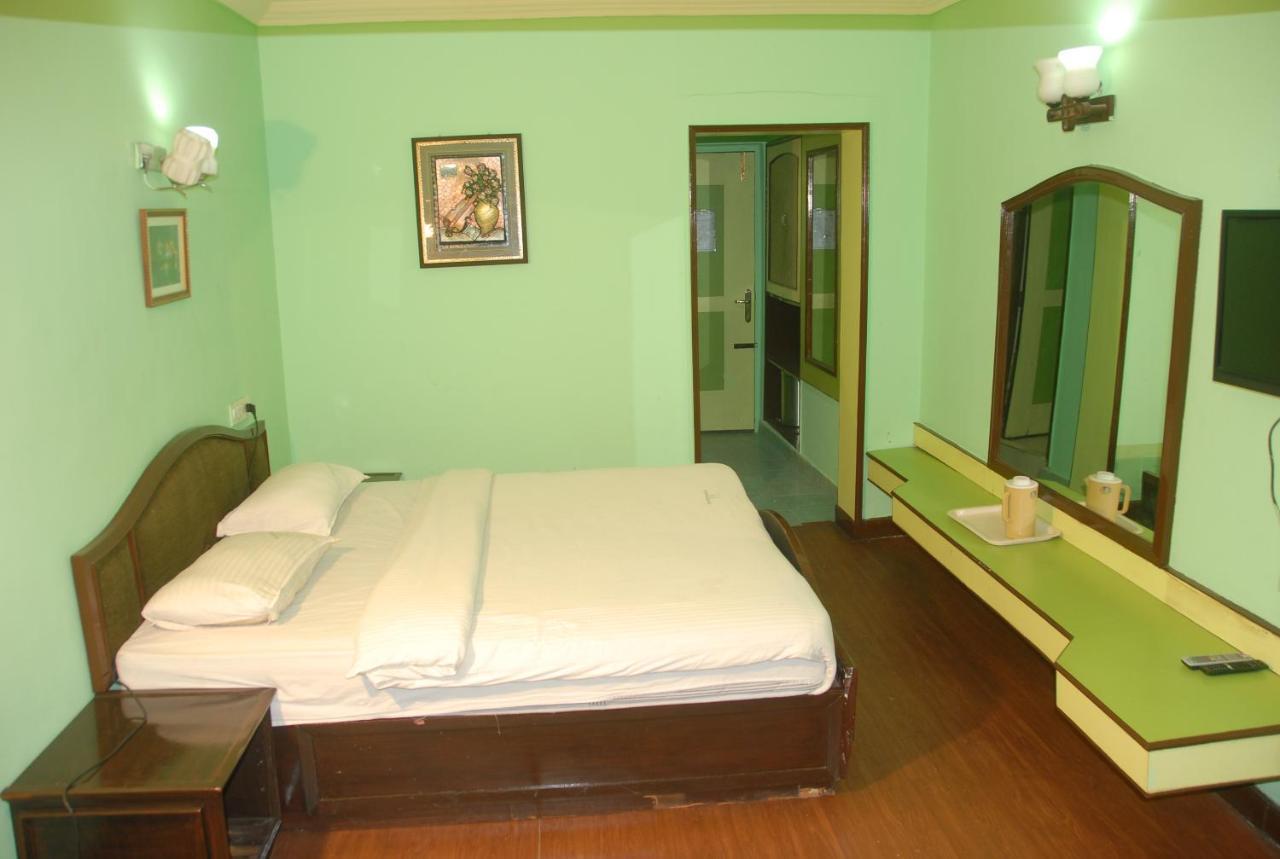 Hotel Sapphire Garden View Утакаманд Экстерьер фото