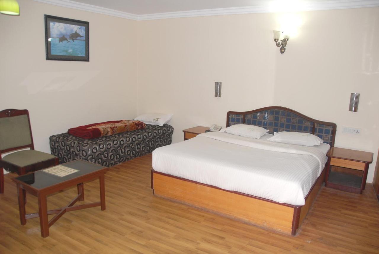 Hotel Sapphire Garden View Утакаманд Экстерьер фото